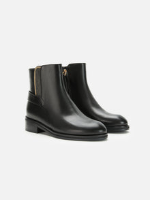 Elegant Minimalist Boot | Black