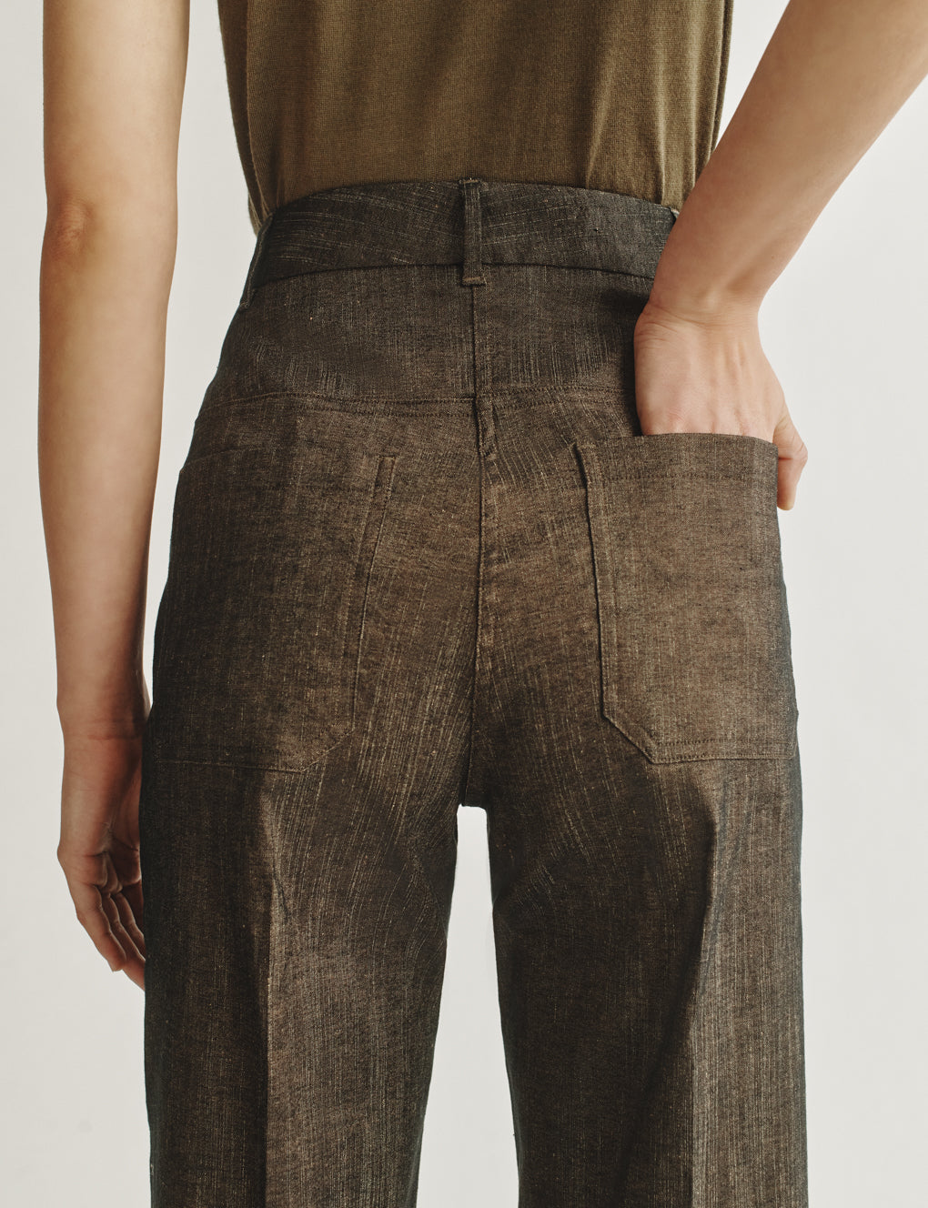 Womens | The Drop-Pocket Trousers in Striated Cotton | Oak