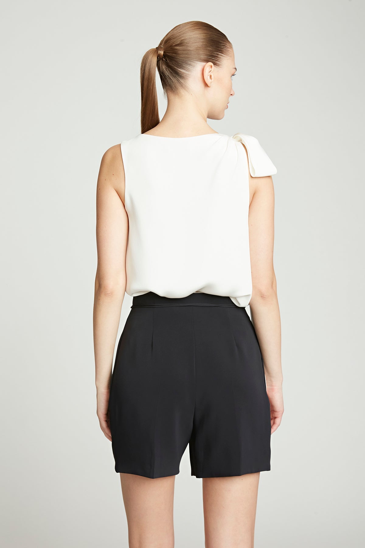 Halston | Alexandria Crepe Shorts | Black