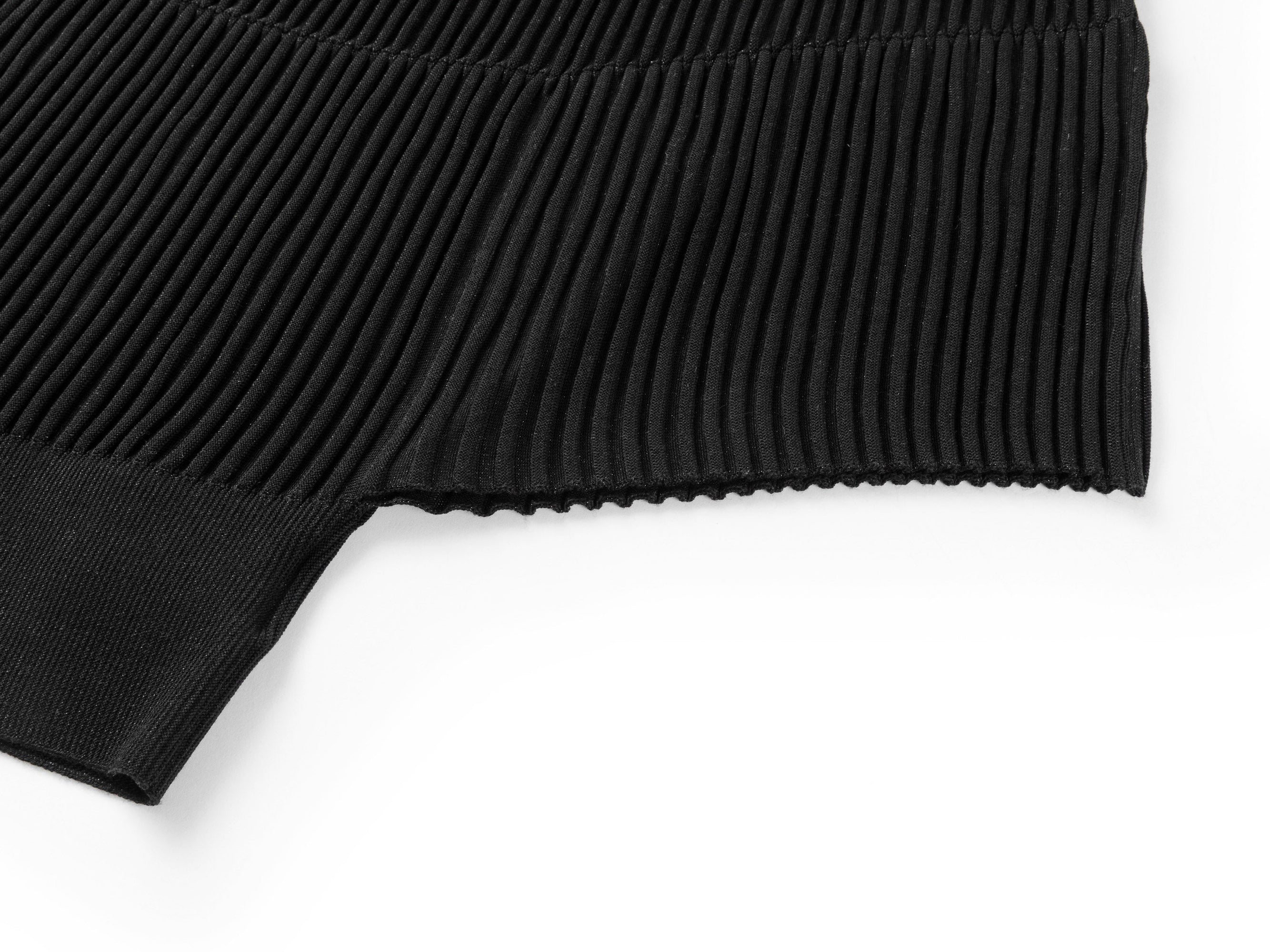Round Neck Top Waist-Defining Short-Sleeve Knit Top | Black
