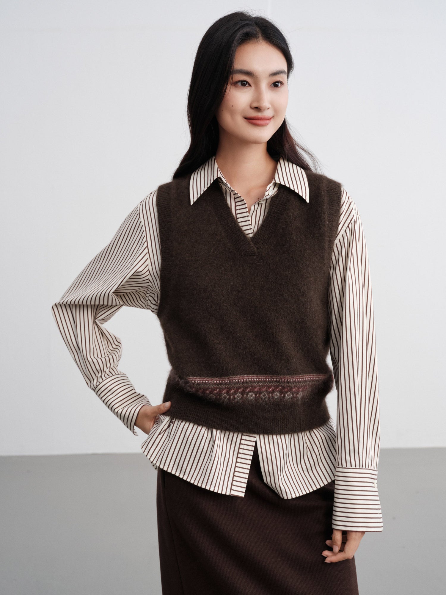 Yak Wool Ethnic Jacquard V-Neck Sweater Vest | Brown