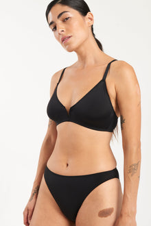 Nano Minimal V Wire Soft Cup Bra | Black
