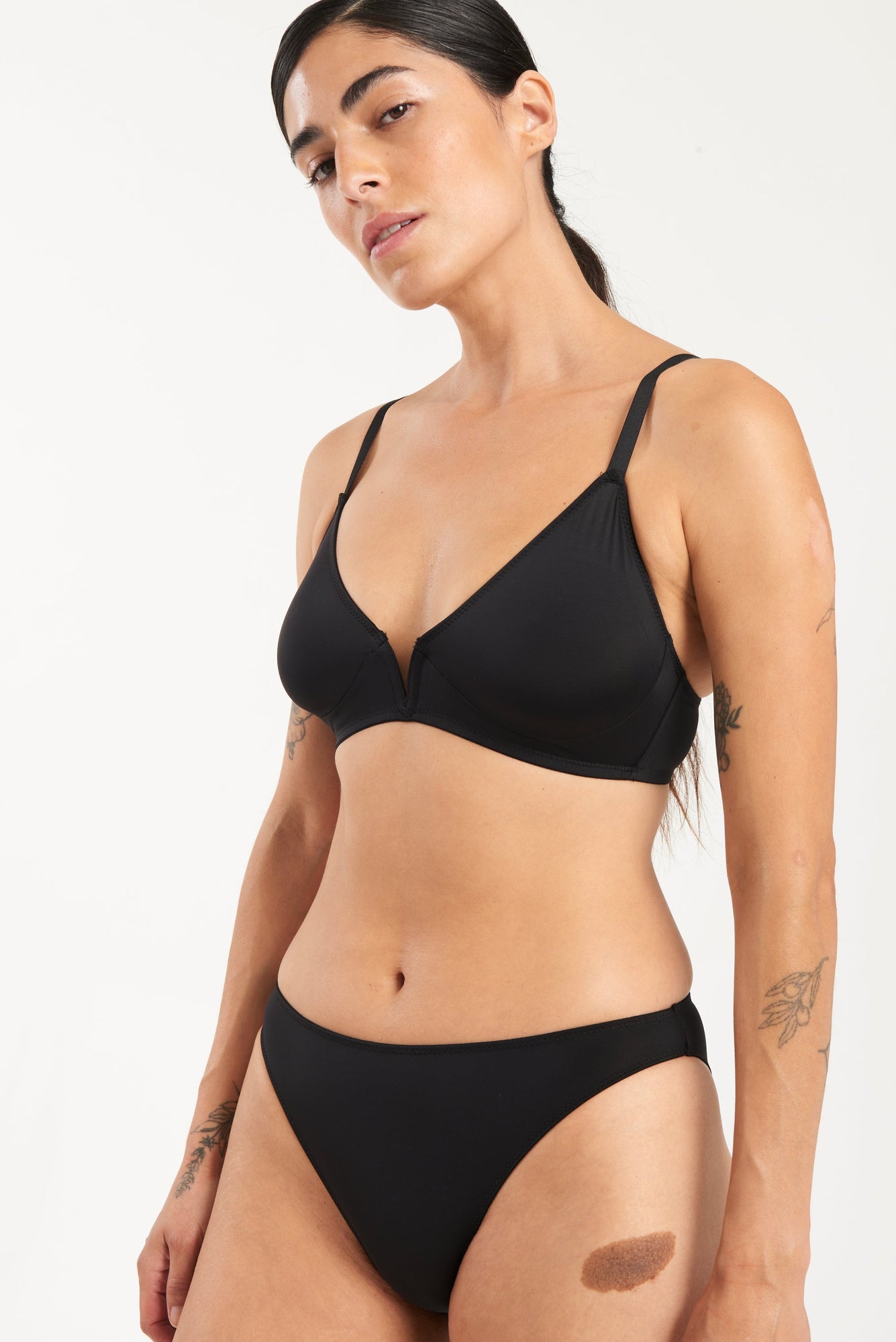 Nano Minimal V Wire Soft Cup Bra | Black