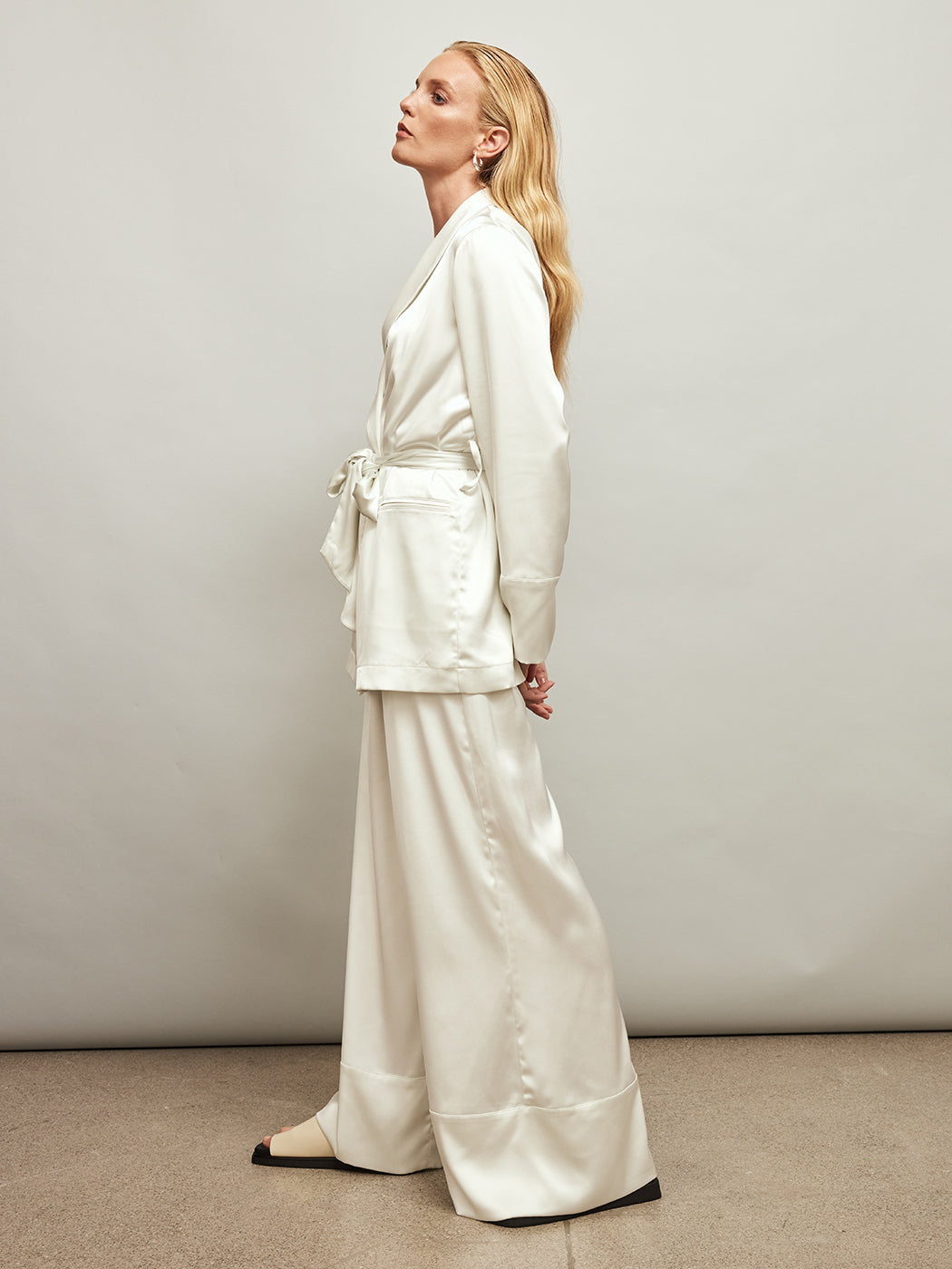 Carbon38 | Satin Smoking Jacket | Ivory