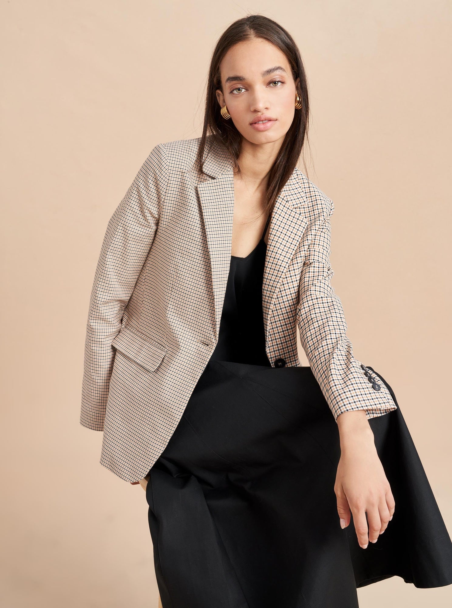As transitional as it is versatile, our Devon Blazer is the perfect modern yet classic jacket that everyone needs in their wardrobe. Match it back to it's namesake trouser, marry it back to denim or drape or over a dress - but with it's blocked plaid scales it's the jacket that will always feel fresh and the one you will reach for come spring or fall.