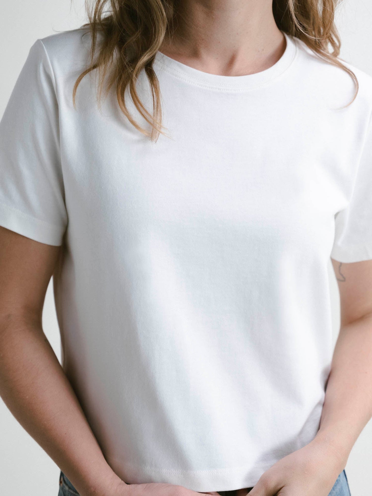 Lively Shoulder Tee | White