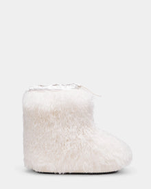 The Rudsak ROSSY - 8224518 Iceland is a single fuzzy white slip-on winter boot with a drawstring closure at the top, displayed in profile on a plain light gray background.