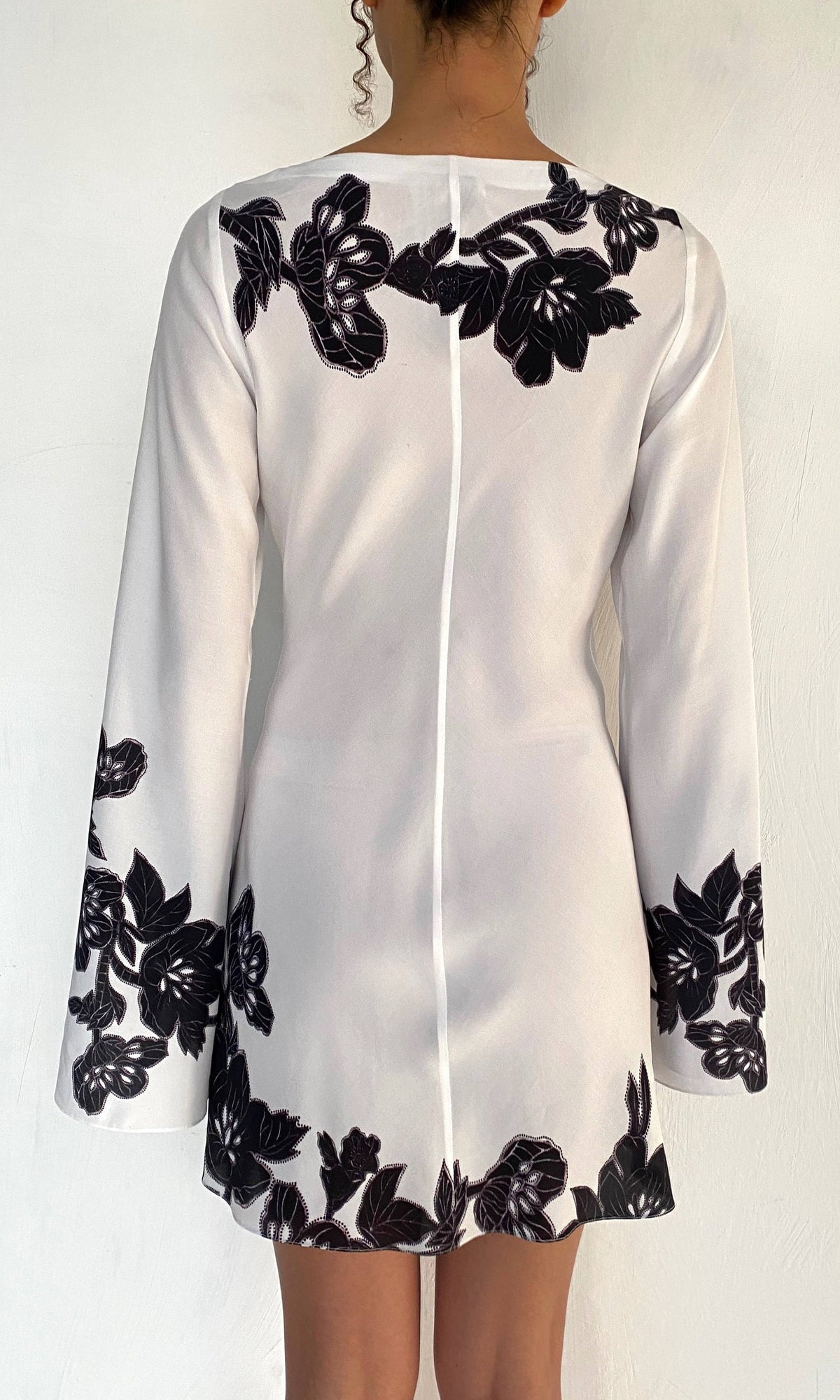 Hemant And Nandita | Aahi Heavy Crepe Short Dress | Black/White
