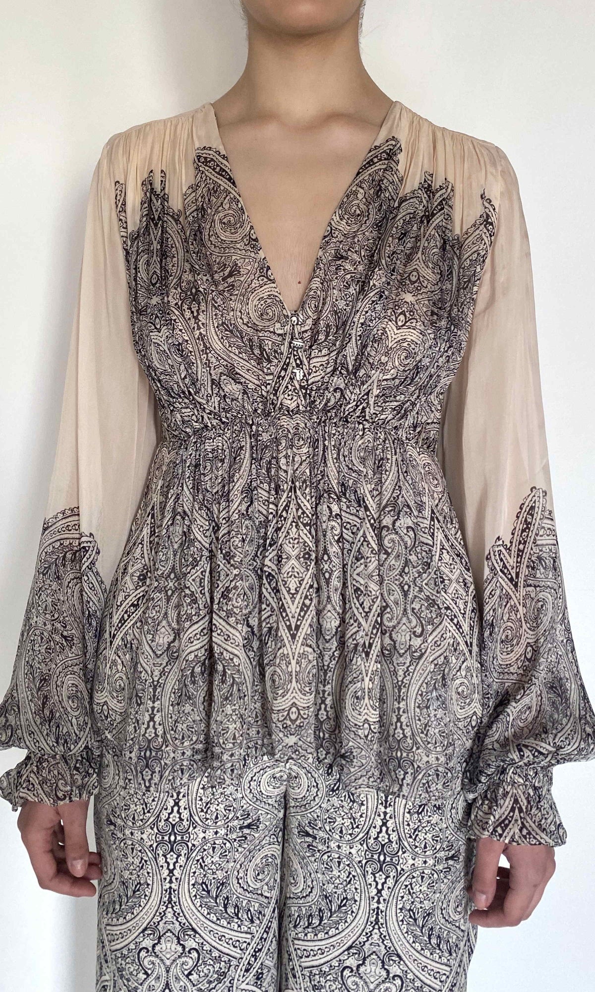 Hemant And Nandita | Chavi Viscose Flat Chiffon Gathered Top | Eggshell