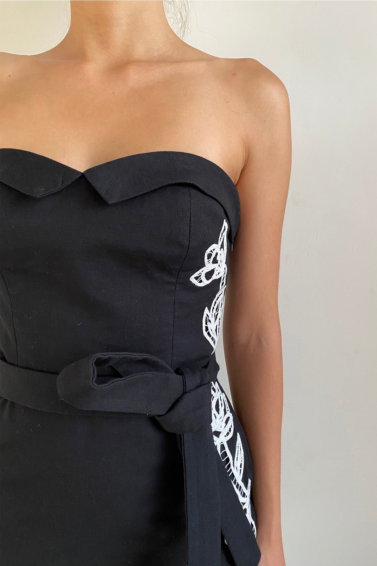 Midi Dress With Tie Up Belt | Black/White