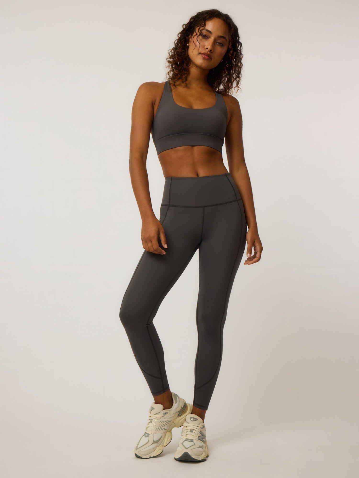 Women | Soleil Sports Bra | Anthracite