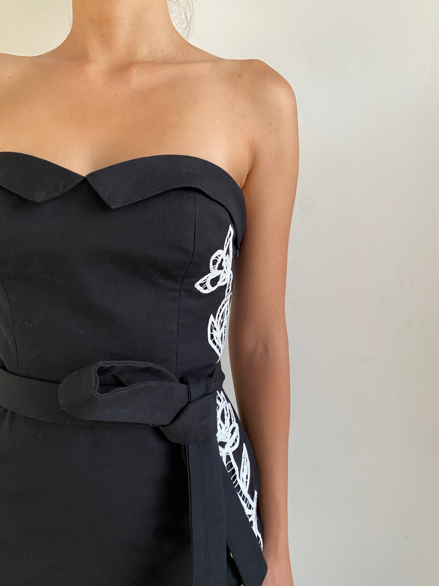 Midi Dress With Tie Up Belt | Black/White