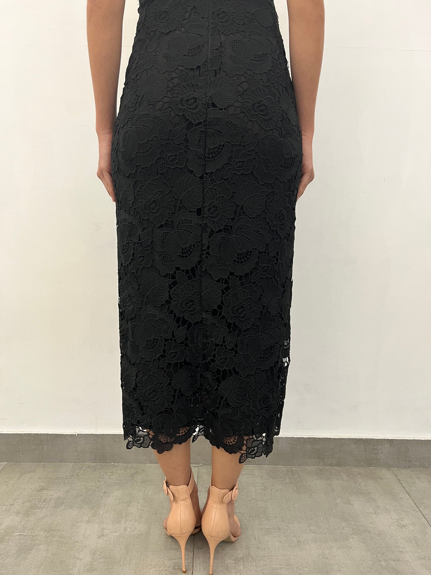 Eliza Plunge V-Neck Midi Dress | Black