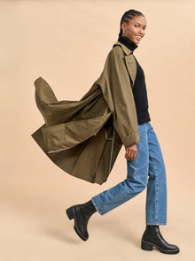 Solid Lean Lines Turtleneck | Black