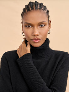 Solid Lean Lines Turtleneck | Black