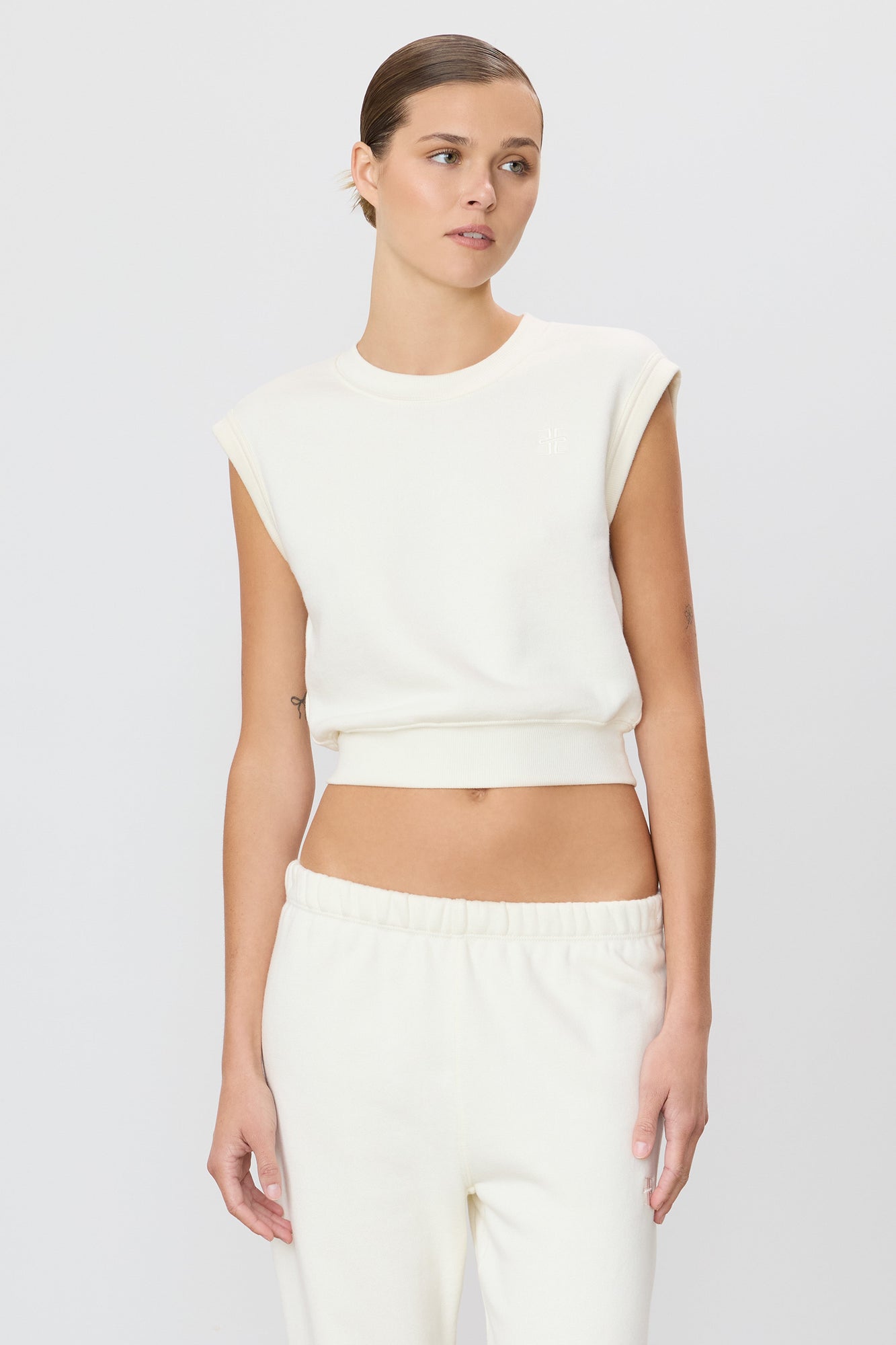 SLEEVELESS CREWNECK TOP - ETERNE