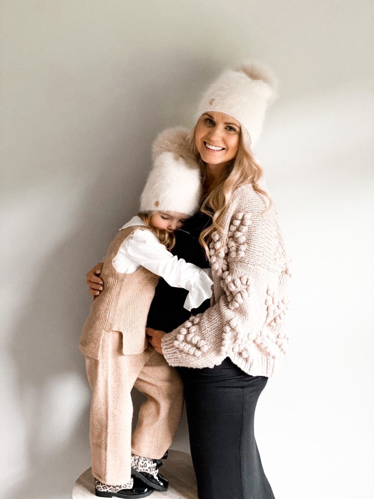 Unisex | Vanya Beige Cashmere Kids' Fox Fur Beanie Hat | Oatmeal