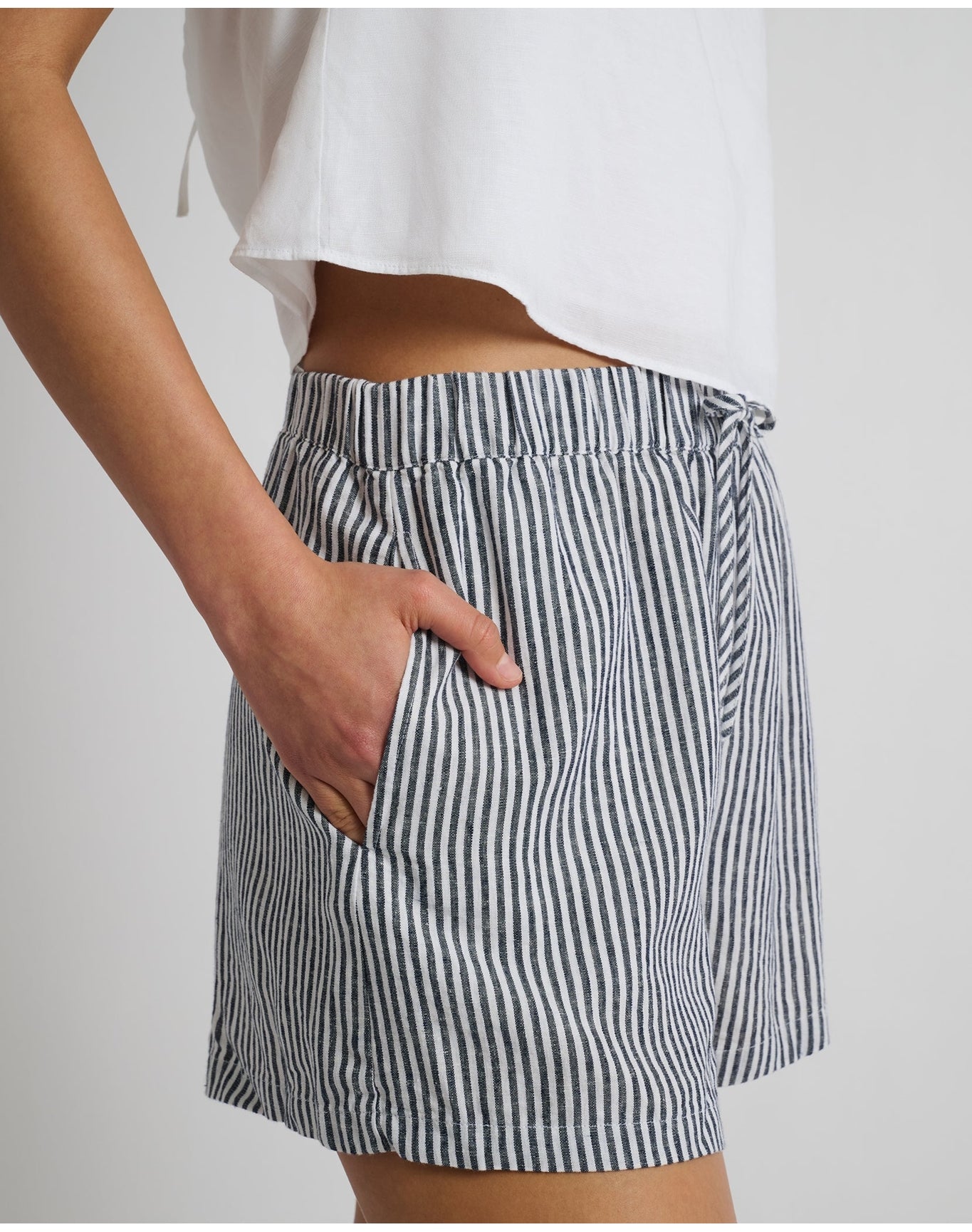 Women | Air Linen Elastic Drawstring Short | Deep Navy White