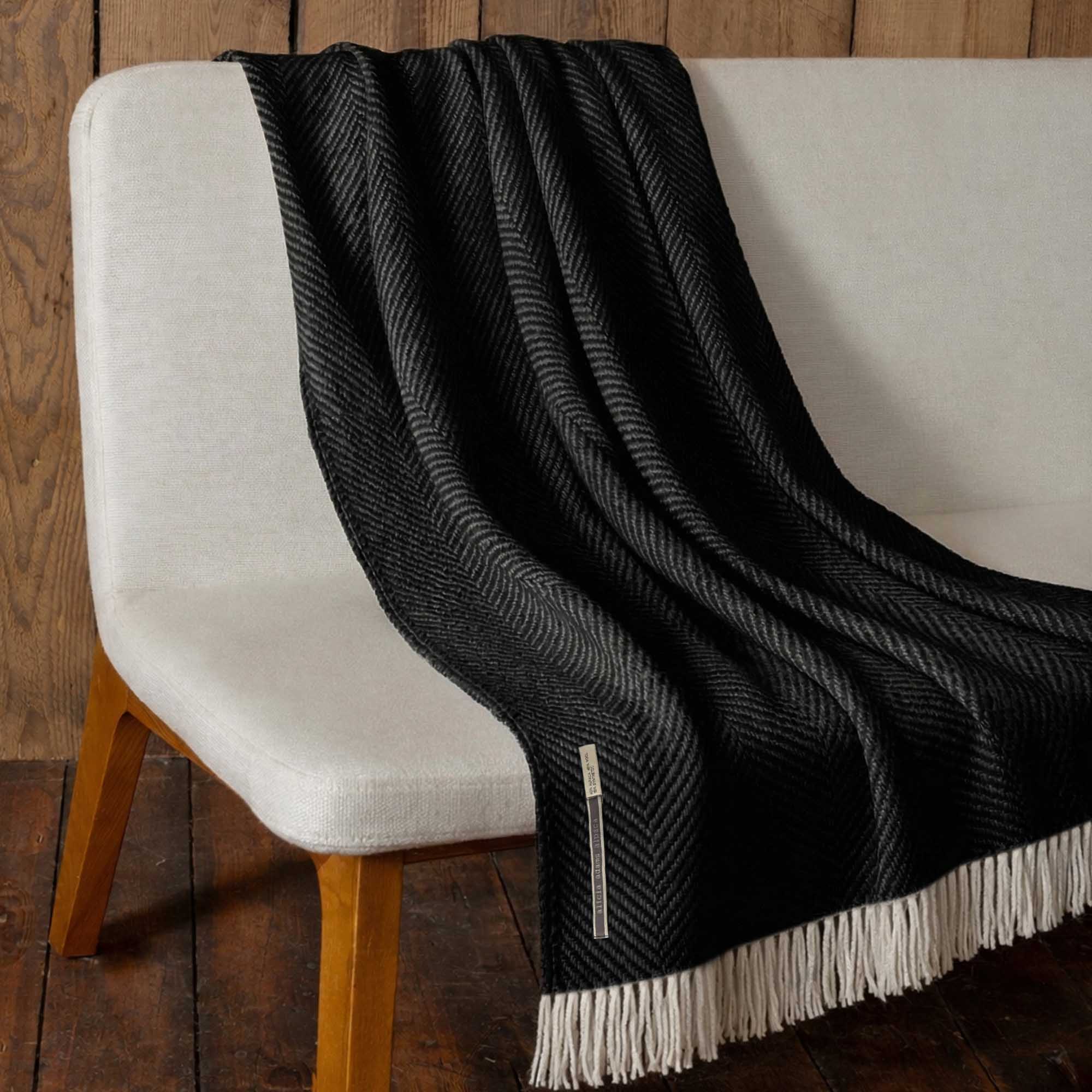 Chevron Throw | Ivory / Black