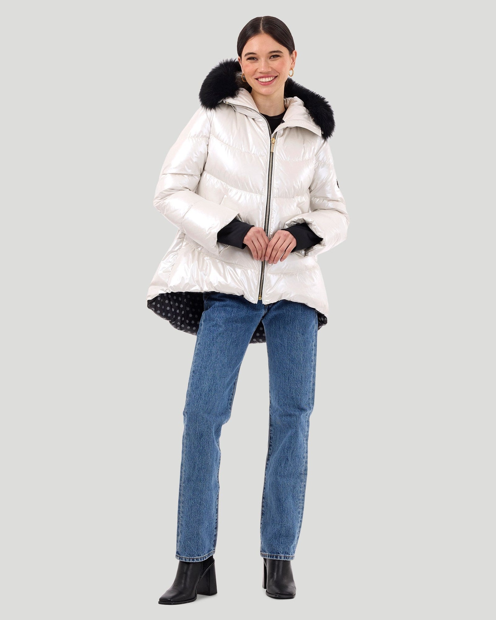 Après-Ski Jacket With Detachable Toscana Shearling Lamb Hood Trim | Women | Platinum x Black (V3)