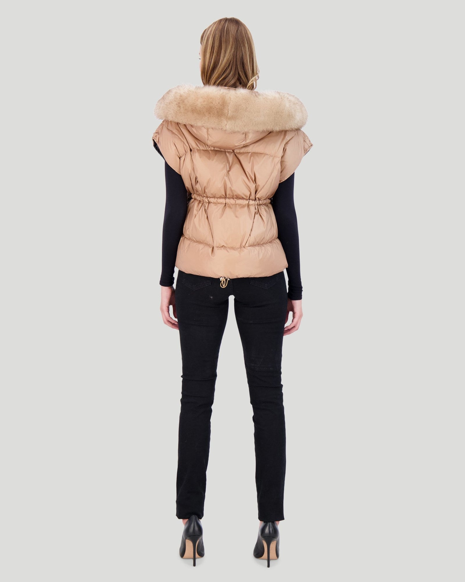 Après-Ski Vest With Detachable Toscana Shearling Lamb Hood Trim | Women | Camel x Whiskey