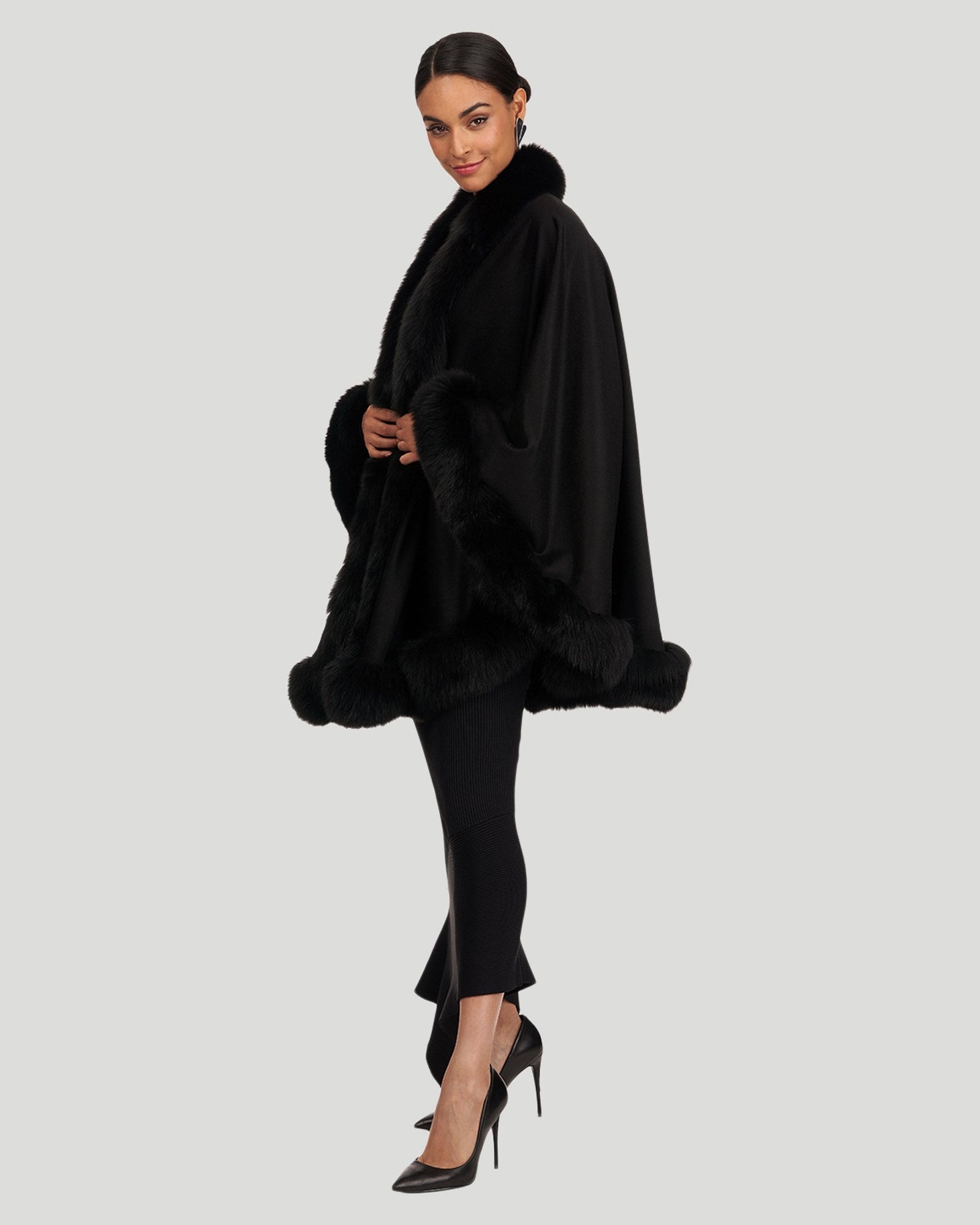 Cashmere Cape With Fox Trim | Women | Black