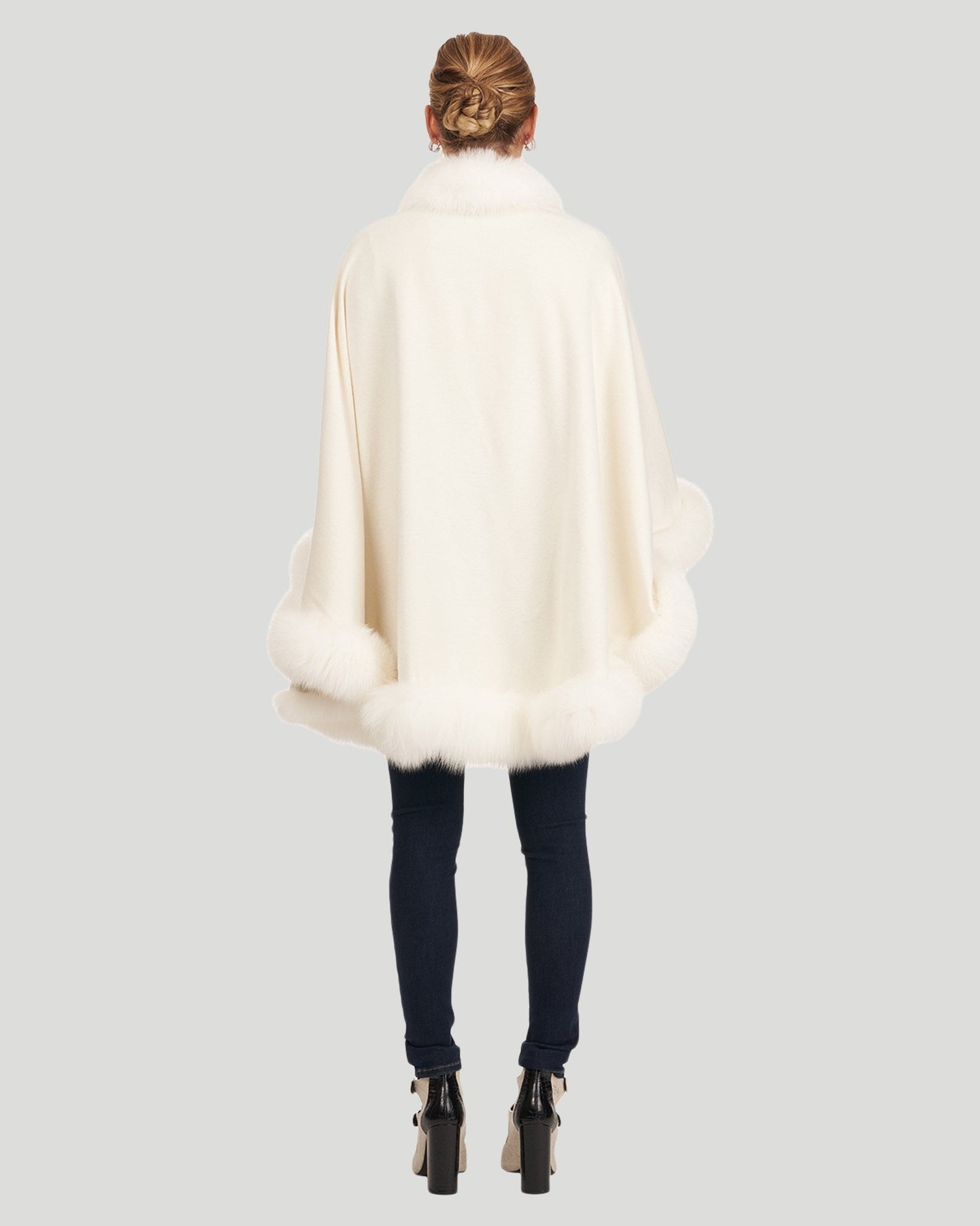 Cashmere Cape With Shadow Fox Trim | Women | Ivory