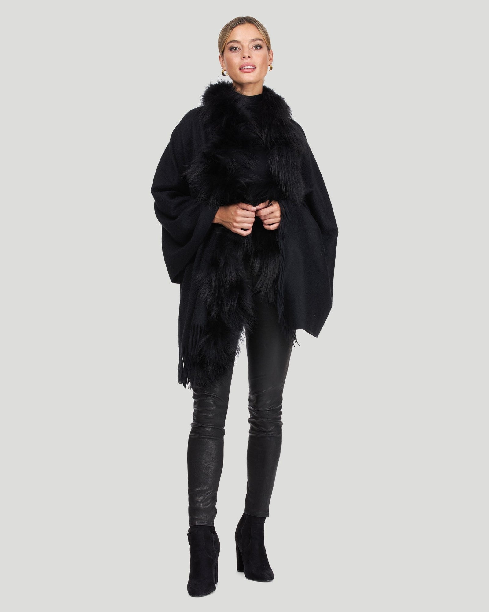 Cashmere Stole With Silver Fox And Cashmere Fringes | Women | Black