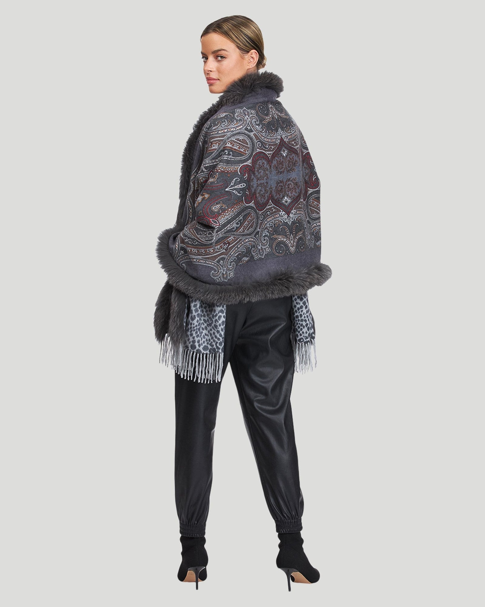 Double Face Cashmere Stole With Fo Fur Trim | Women | Gray Paisley x Animal Print