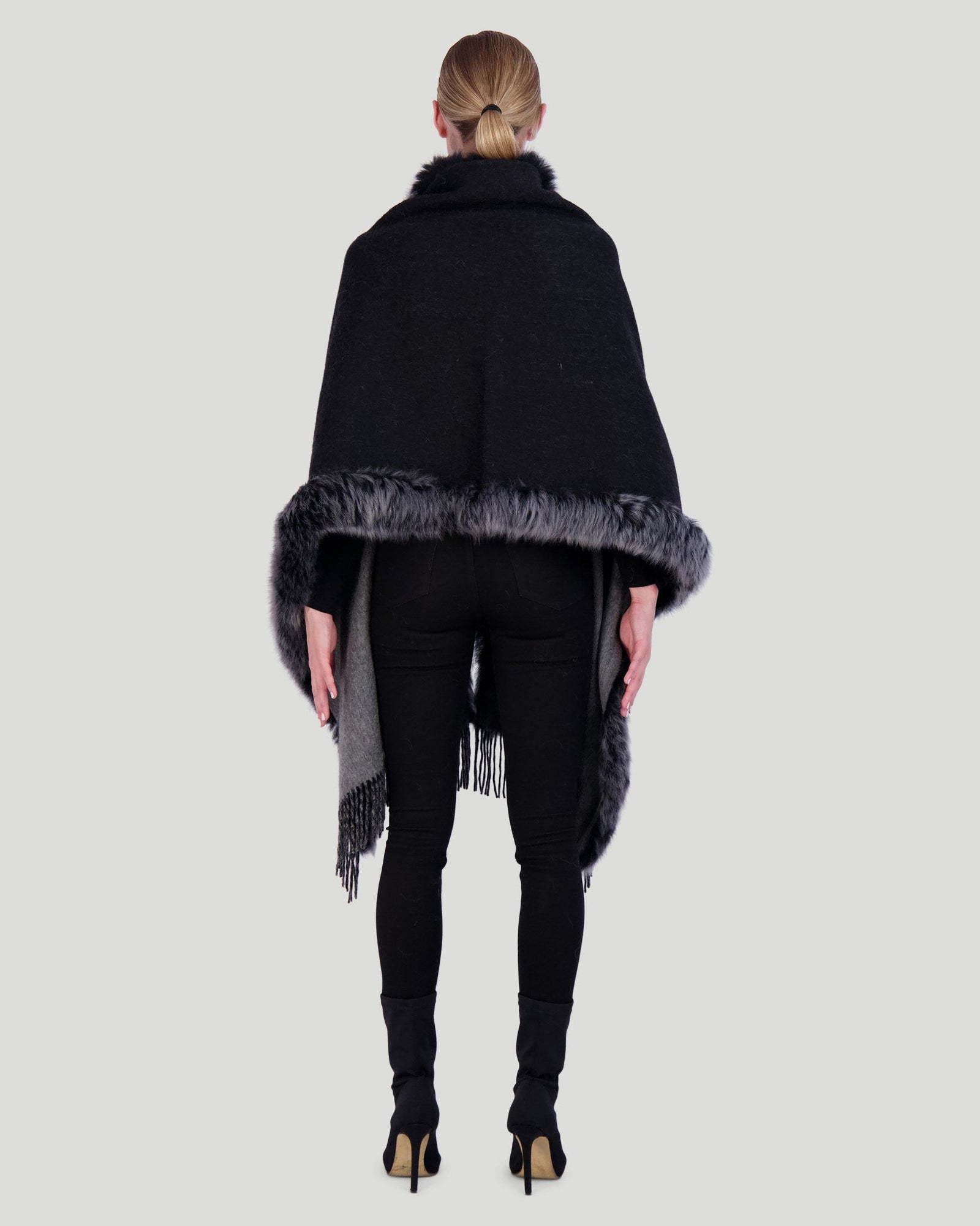 Double Face Cashmere & Wool Stole With Select Lamb Trim | Women | Black x Gray