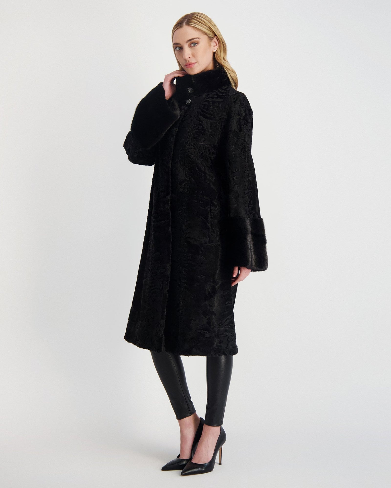 Lamb Short Coat With Mink Trim | Women | Black