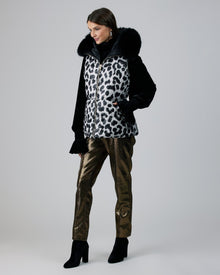 Reversible Après-Ski Vest With Detachable Fo Hood Trim | Women | Snow Leopard x Black