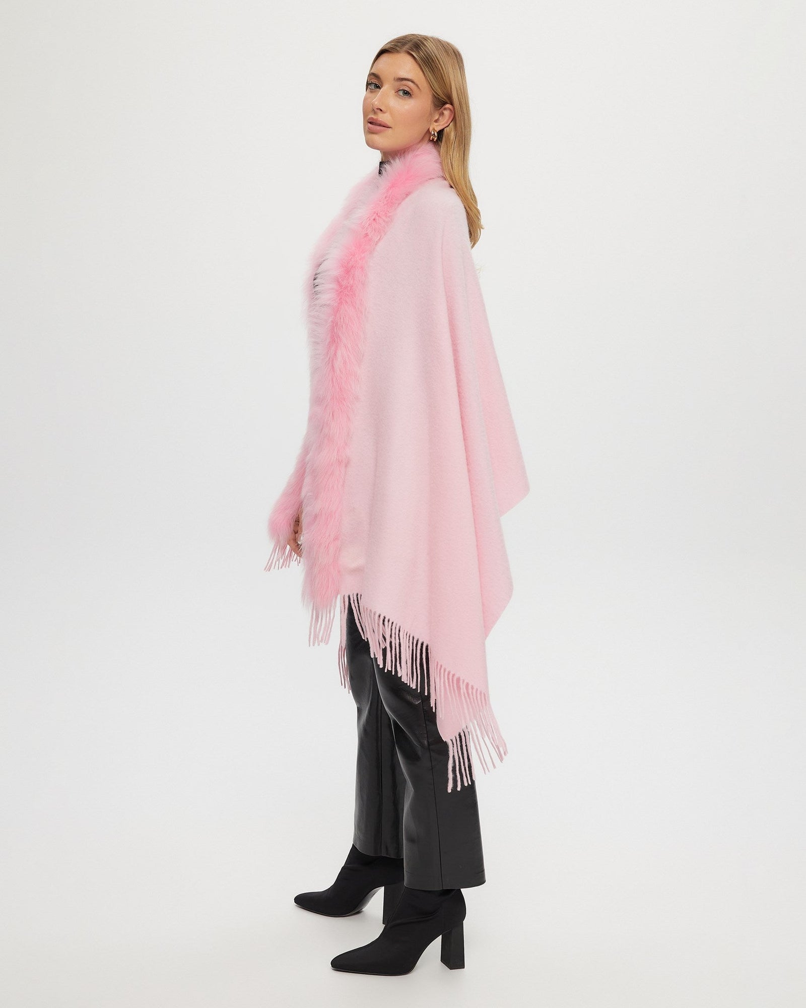 Select Cashmere Stole With Toscana Shearling Lamb Trim | Women | Light Pink